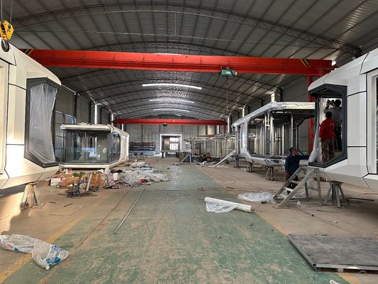 Aluminum Window Low-Carbon Energy Saving Modular Home Living Villa Capsule House Hotel Prefabricated Cabin With Furniture
