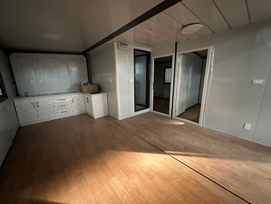40Ft Prefab Modern Movable Expandable Container Home with 3 Bedrooms in Customized Color and Aluminum Window