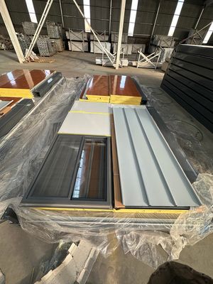 20 40 ft Customized Light Steel Frame Fiber Glass Roof Flat Pack Container House with Modern Design and Aluminum Window