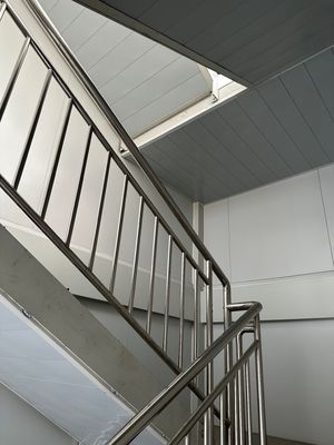 Custom Quick Installation High Wind Rating Flat Pack House with Modern Design Style 600X600X300 cm Single Package Size
