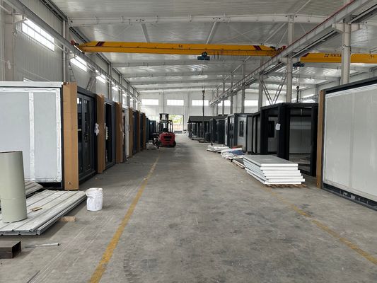 Insulated Extendable Container House with Customized Color 15-30 Years Service Life and Easy Installation