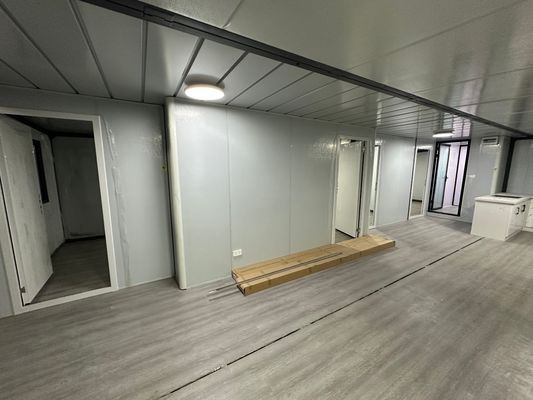 Insulated Extendable Container House with Customized Color 15-30 Years Service Life and Easy Installation