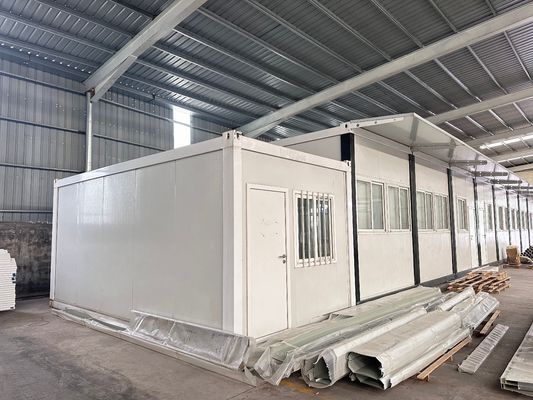 Customized Color Prefabricated Modular Houses Flat Pack Log Cabin Kits Container House with Local Standard Electricity
