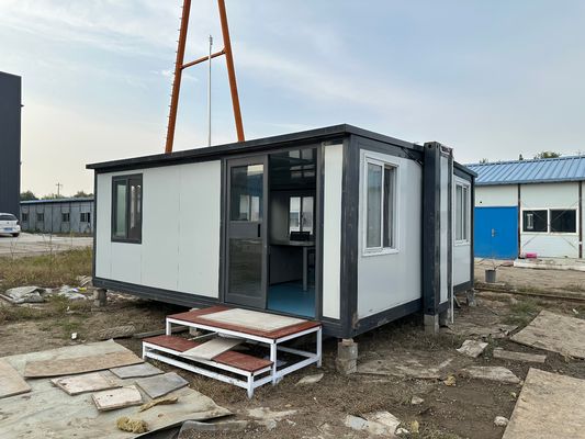 Multi-function Expandable Container House Easy To Install Warm Outdoor Portable Mobile Home