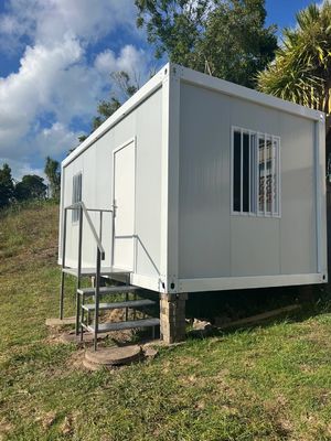 Modern Small House Made in Container House with Broken Bridge Aluminum Door and Modern Design Style