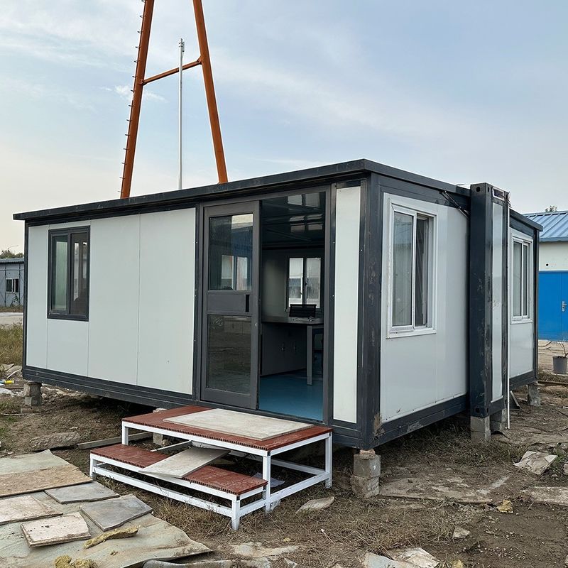 Customized Color Windproof Steel Prefab Expandable Container Living Room for Multi-function 20ft 40 Ft Container Home